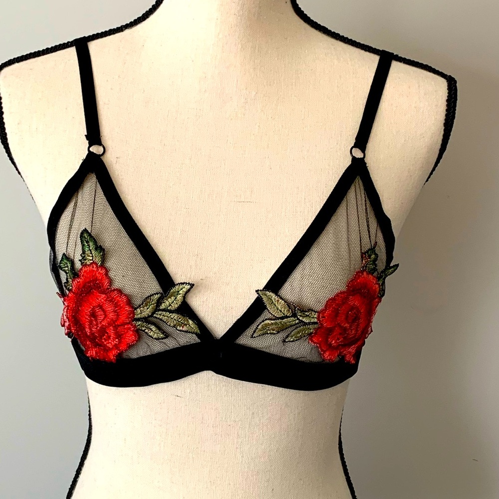Beautiful brand new black lace with rose bralette